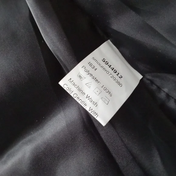 EUC! SHEIN Blackand white puffer vest - Picture 7 of 8